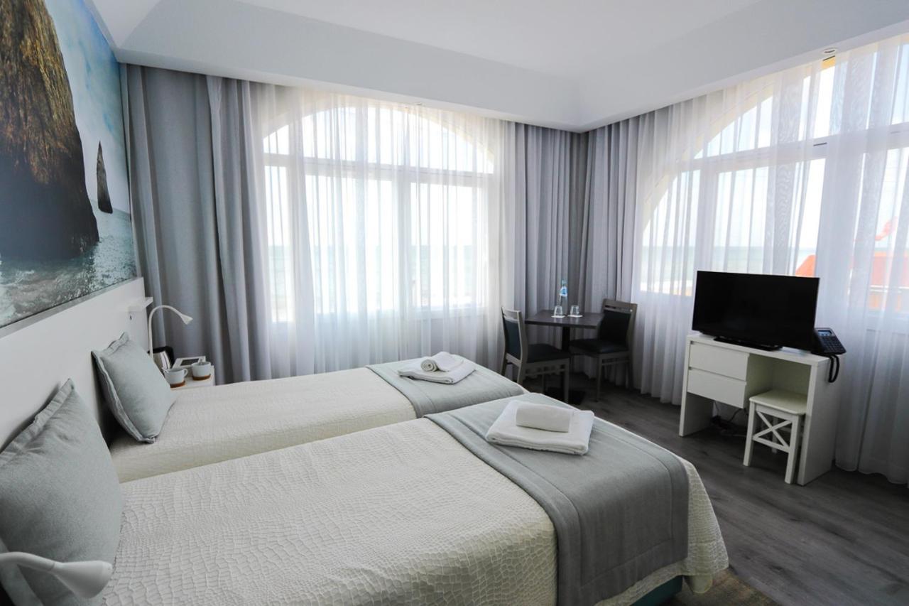 Golden Beach Guest House & Rooftop Bar Faro Exterior photo
